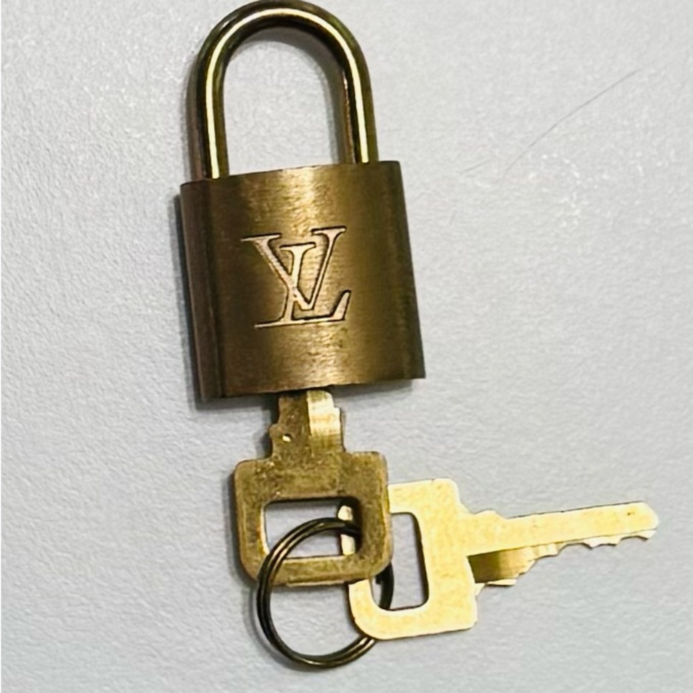 LOUIS VUITTON #318 Lock & Key Set